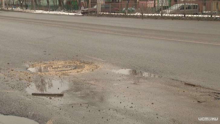 На Наугорке орловчан высаживали из маршруток вне остановки из-за открытого люка