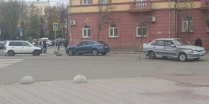 ДТП на Пушкина: трамваи встали по обе стороны перекрёстка