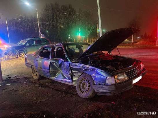 На Наугорке не разъехались легковушка «Audi» и внедорожник «Nissan»