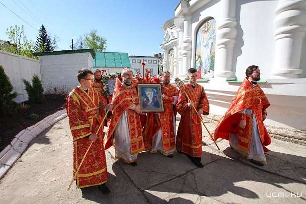 Орловские верующие продолжают праздновать пасхальную неделю 