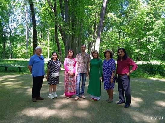 В усадьбе в Орловской области побывали гости из Вьетнама