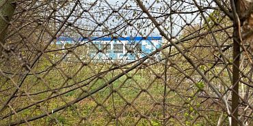 Здание спорткомплекса "ОРЛЭКС" в Орле ждет капремонт, а спортплощадка так и останется заброшенная