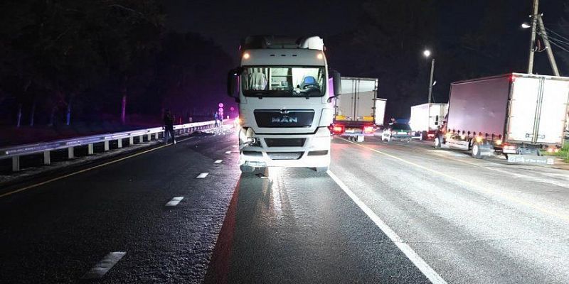 ДТП в Орловской области Погиб человек Вечером на трассе под Орлом пешеход погиб под колесами большегруза