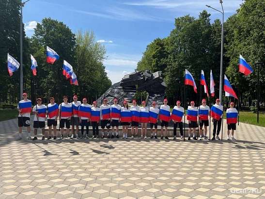 Студенты “Училища олимпийского резерва” стали участниками забега с триколорами по памятным местам Орла