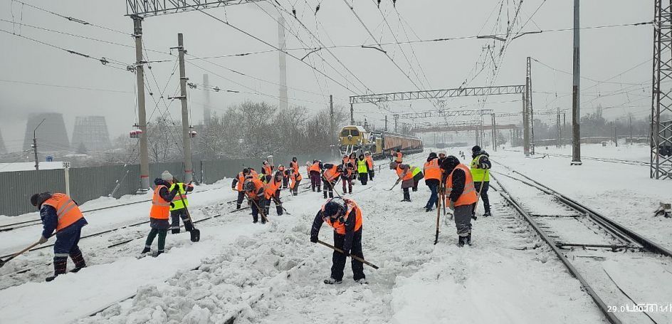 Более 7 тысяч кубометров снега убрали железнодорожники за минувшие сутки в Орловской области