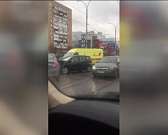 Две иномарки не разошлись на мосту