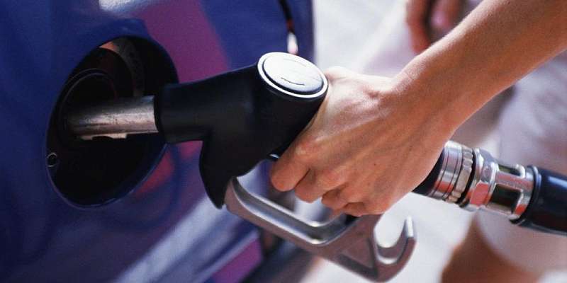 На среднюю зарплату орловчанин может себе позволить лишь 618 литров бензина