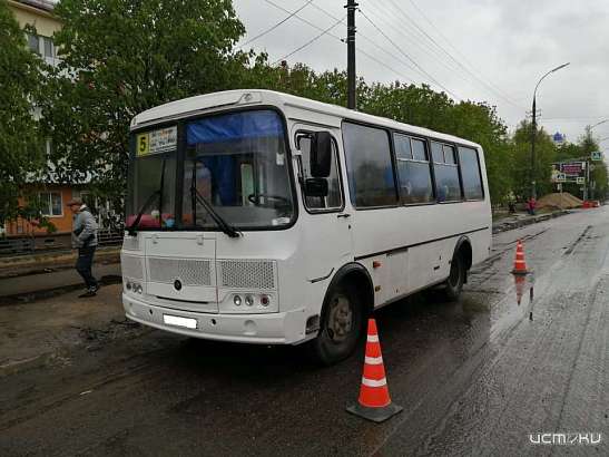 В орловской маршрутке упала пожилая женщина