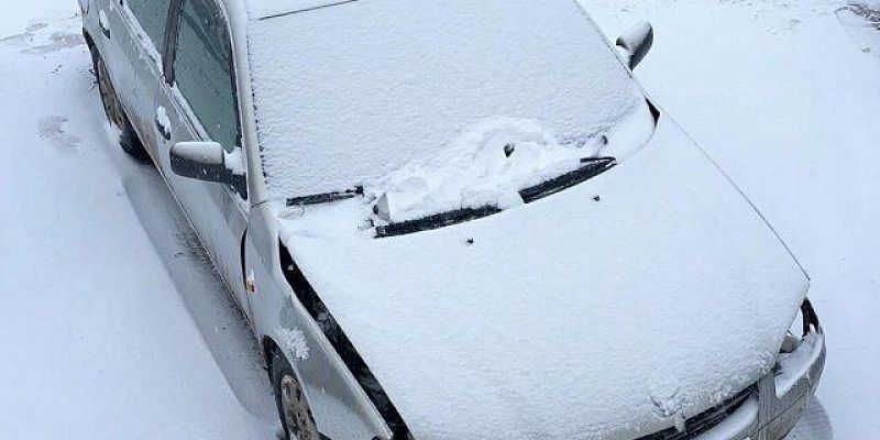 Управляющую компанию оштрафовали за снег, упавший на машину