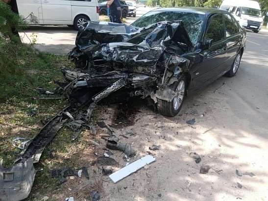 В Ливнах «Мерседес» протаранил «БВМ». Оба водителя в больнице