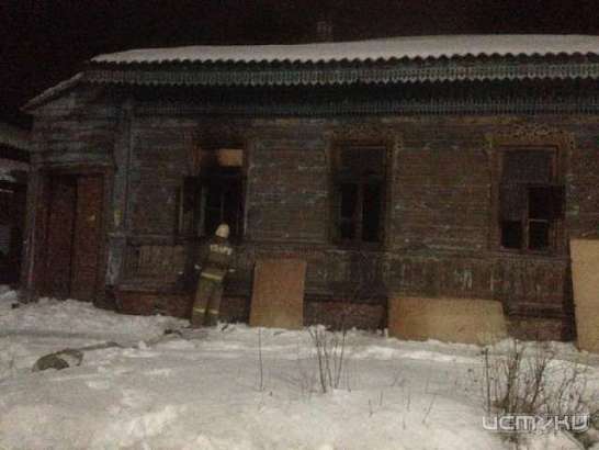 В историческом центре Орла подожгли аварийный дом
