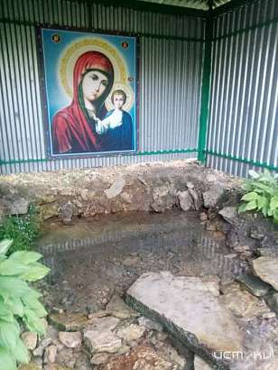Лавровский приход благоустроил святой источник в честь Казанской иконы Божией Матери