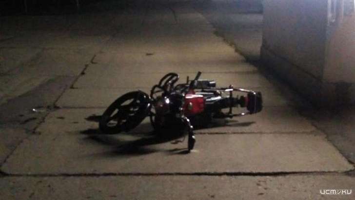 В Орловской области пьяный мопедист врезался в закрытые ворота завода