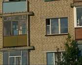 Берет измором не только животных, но и соседей. Жительница поселка Зареченский в своей квартире закрывает уличных собак и кошек и не кормит их