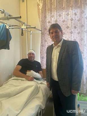 У депутата горсовета Строева, который попал под обстрел с украинской стороны, вытащили пять осколков