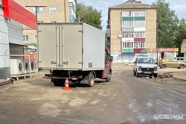 В Ливнах грузовик сбил пенсионера возле магазина