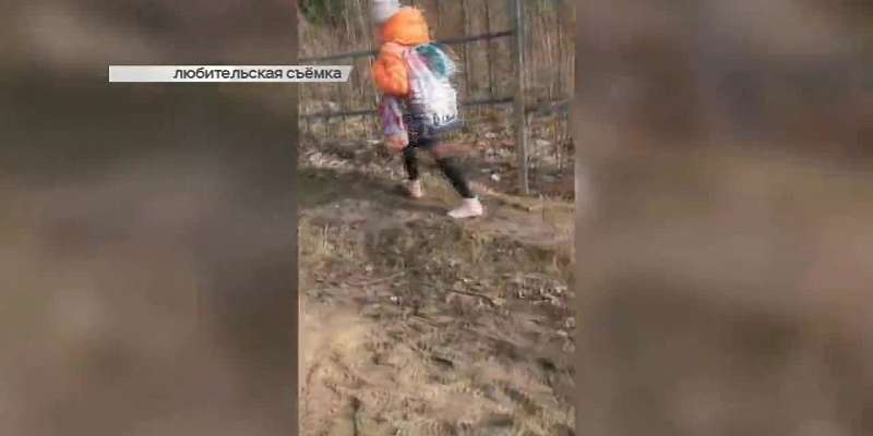 Дорога, которую Юрий Парахин построил в прошлом году, развалилась