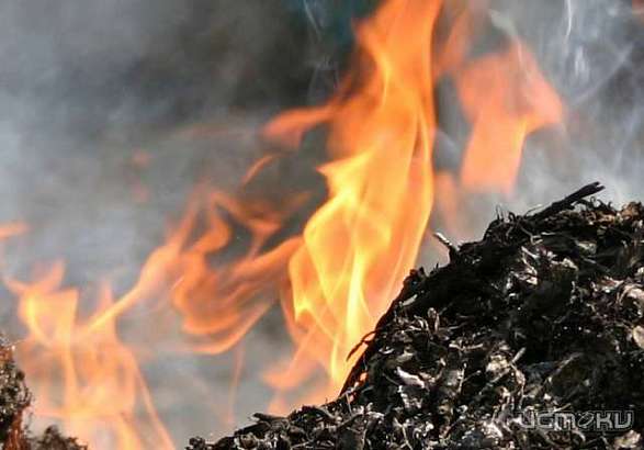 За прошедшие сутки спасатели выезжали на горение мусора и буксировку автомобилей