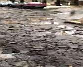 "Поселите тёщу мэра в наш дом на время": Жители ул. Ломоносова жалуются на разбитую дорогу