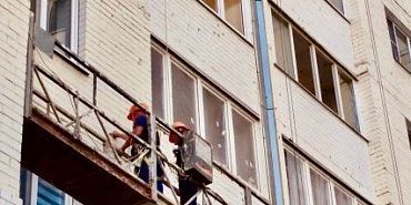 Дом на Раздольной продолжают восстанавливать после атаки БПЛА