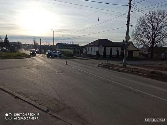 Во Мценске столкнулись «Рено» и «Субару». Один человек пострадал