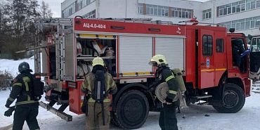 Огнеборцы тренировались тушить пожар в гимназии