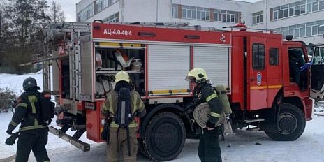 Огнеборцы тренировались тушить пожар в гимназии