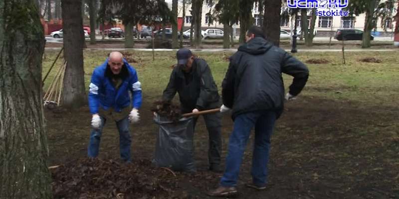 Вроде очистили город от мусора, а вроде и нет. Почему власти не торопятся вывозить мешки с мусором после общегородского субботника?