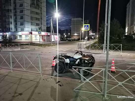 В микрорайоне Зареченский ночью водитель квадроцикла въехал в металлическое ограждение