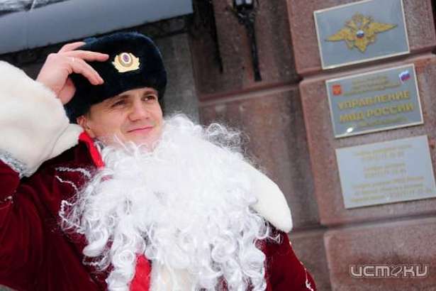 К некоторым орловским детям пришел полицейский Дед Мороз