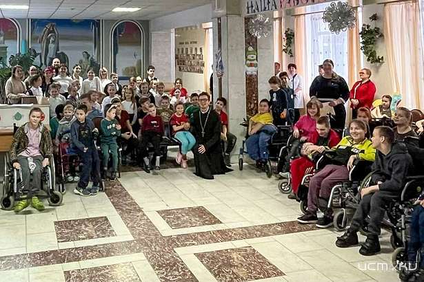 В Орле особенных детей поздравили с Рождеством