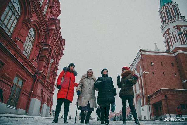 Волонтеры проекта «Мечтай со мной» показали Москву 91-летней орловчанке