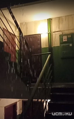 Орловчан затопило после ремонта крыши