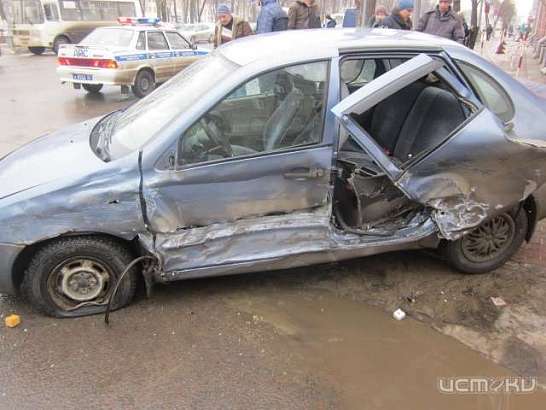 В центре Орла 21-летний водитель Тойоты «собрал» в ДТП еще два автомобиля