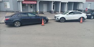 В Орле на ул. Михалицына автомобиль наехал на своего водителя В Орле на ул. Михалицына автомобиль наехал на своего водителя