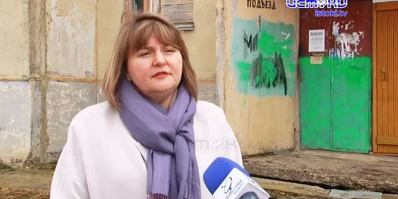 Орловский сирота заявил, что в квартире, которую ему выделили по закону жить невозможно. Власти утверждают, что до плачевного состояния помещение он д...
