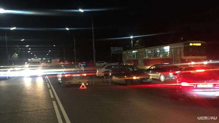 Трехлетняя малышка пострадала в ДТП с иномарками в Орле