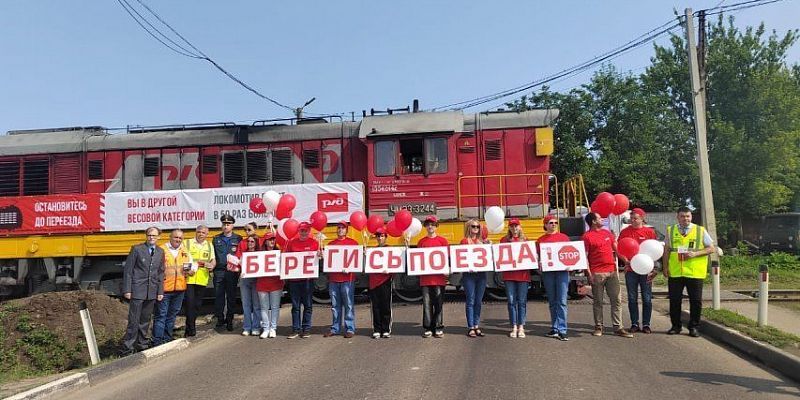 В Орловской области на железнодорожных переездах работники магистрали напомнили водителям о правилах пересечения железнодорожных путей В Орловской области на железнодорожных переездах работники магистрали напомнили водителям о правилах пересечения железнодорожных путей
