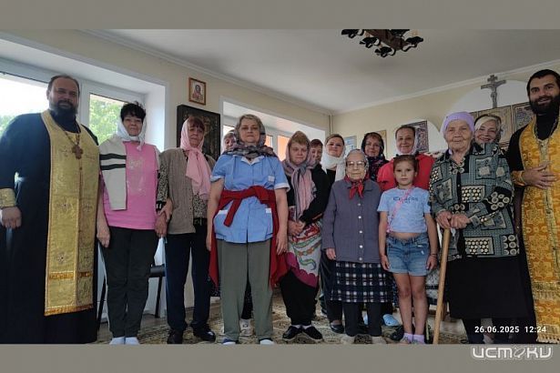 Священнослужители посетили пункт временного размещения беженцев в Орле