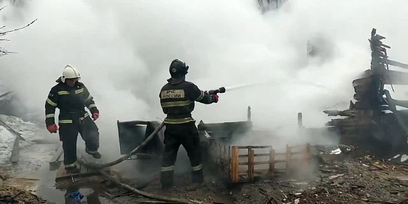 Сегодня утром МЧС локализовало пожар в деревне Леженки Орловского округа