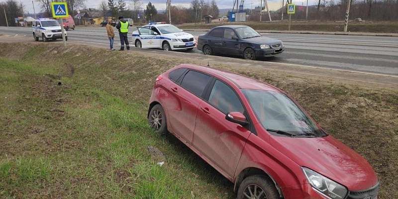 На орловской трассе водитель иномарки неудачно перестроился и попал в ДТП