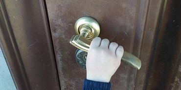 ГУ МЧС по Орловской области ребенок В Орле из запертой квартиры спасли ребенка