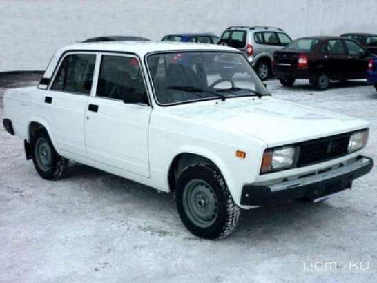 В Новодеревеньковском районе 26-летний парень угнал машину у местного жителя