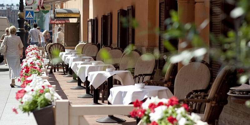 Открывать общепит в Орловской области начнут с летних кафе