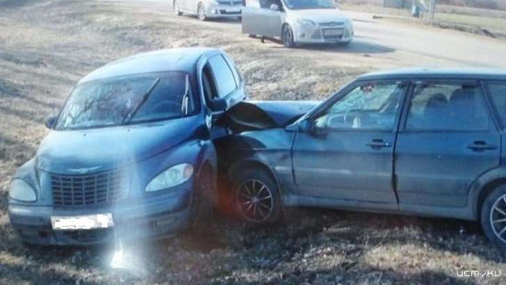 Под Болховом водитель ВАЗа устроил ДТП, обгоняя «Крайслер»