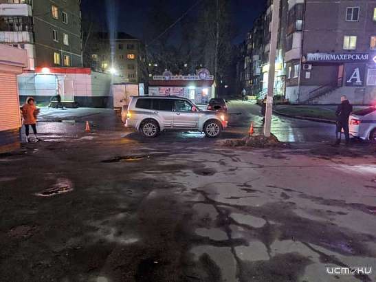 Внедорожник в Орле сбил девушку. Она в больнице