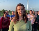 Власти проведут ямочный ремонт на бездорожье в Леженках. Жители записали по этому поводу обращение к Путину