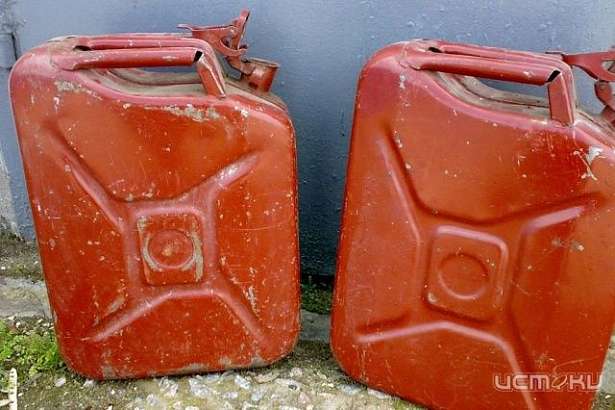 В Должанском районе 16-летний парень воровал бензин из школьных автобусов