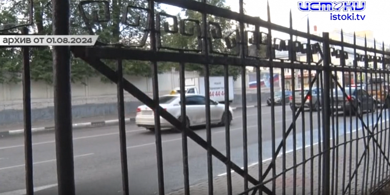"Решетка в стиле классицизм". Что сейчас происходит со спиленным забором орловского городского парка?
