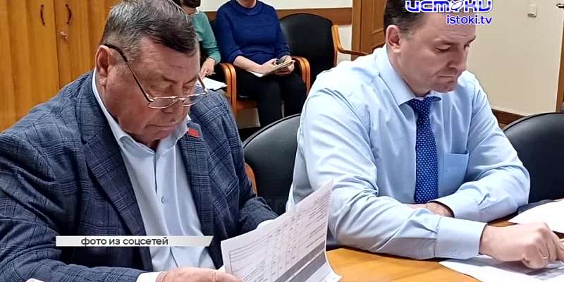 Жители Мценска попросили президента Владимира Путина закрыть местную свалку, снегопады и нечищенные дороги мешают медикам скорой помощи быстро добират...
